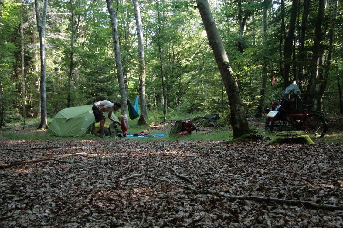 Jour 1 bivouac dans la forêt non loin de la gare de Volvic