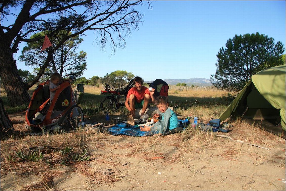 Jour 30 : bivouac dans les pins sur la plage du Rouet