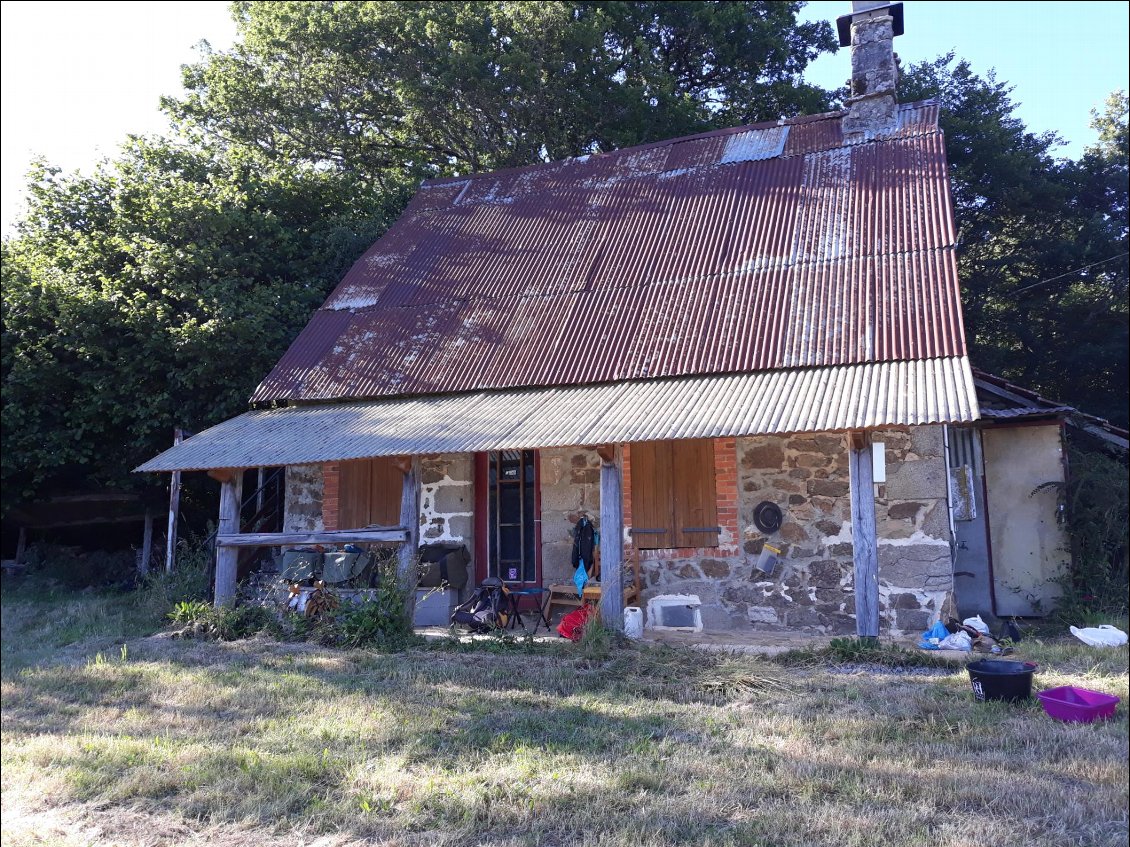 Notre bivouac de ce soir pour une nuit à la belle étoile devant la cabane des chasseurs