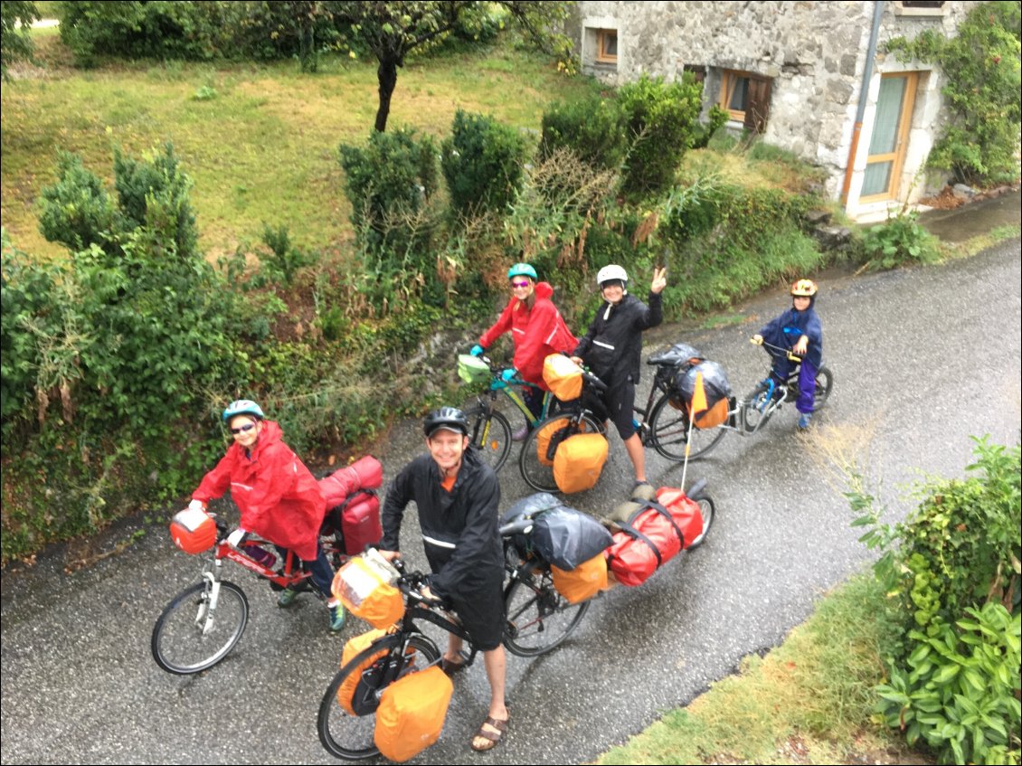 Départ sous la pluie