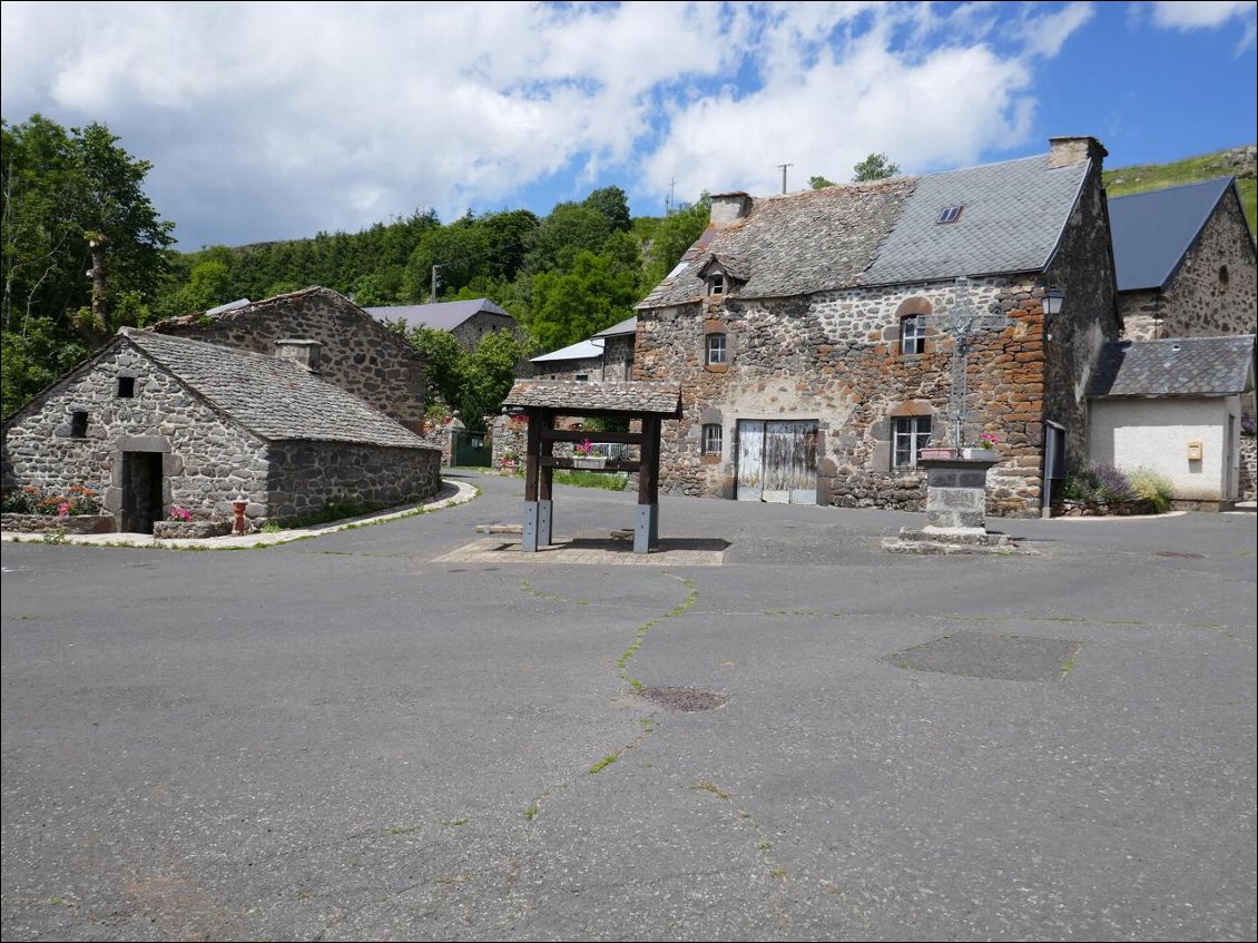 Charmensac, village de pierre