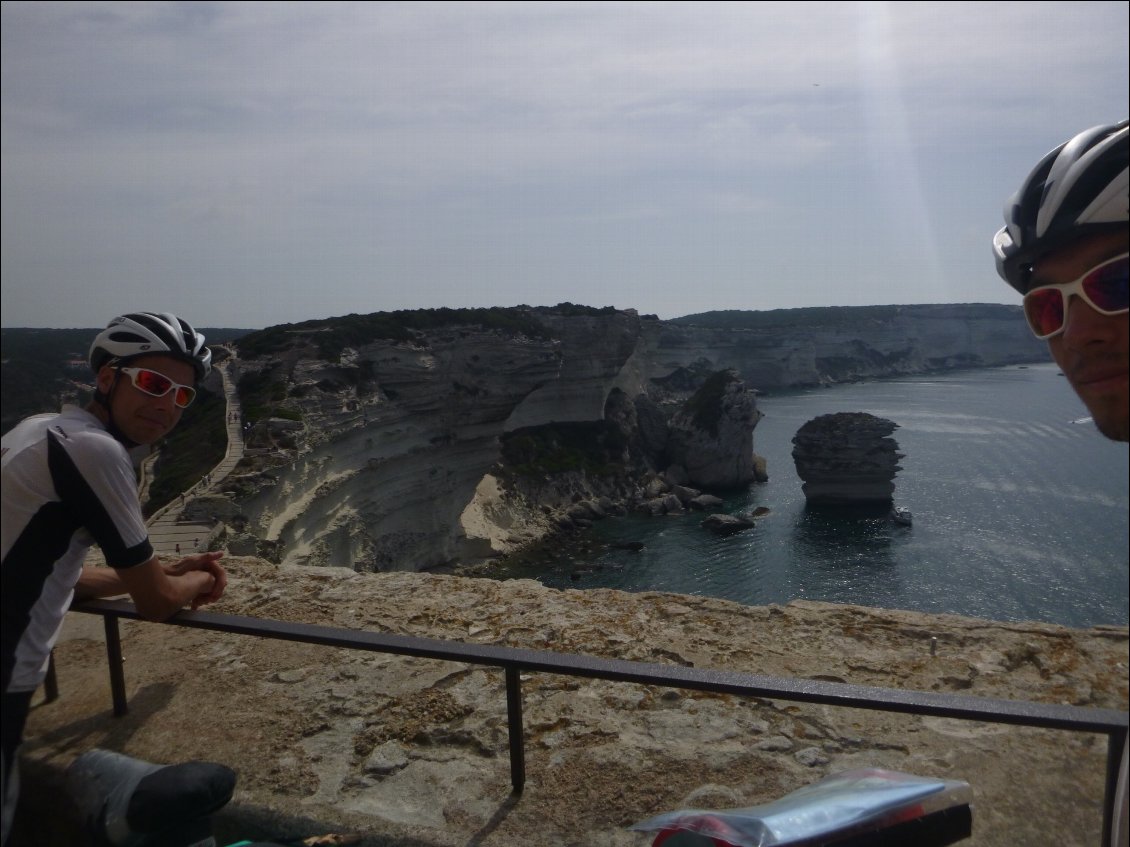 Les falaises de Bonifacio marquent définitivement notre arrivée au Sud de la Corse. Génial !