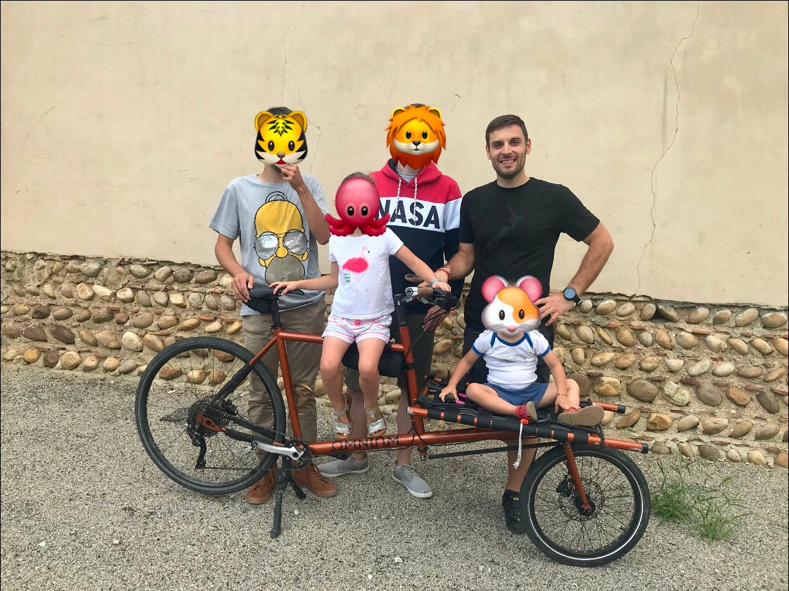 Nièce, neveu et cousins, Heureux de retrouver la famille pour quelques jours.