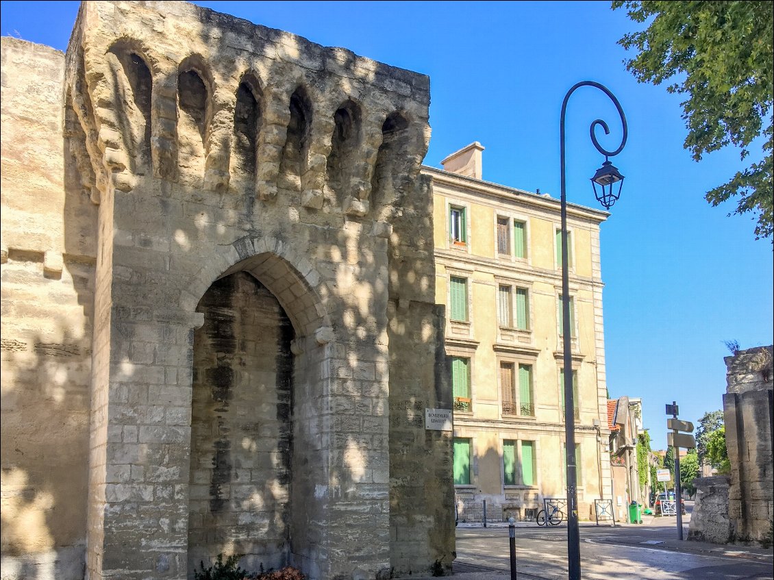 Entrée dans le coeur de ville d'Avignon