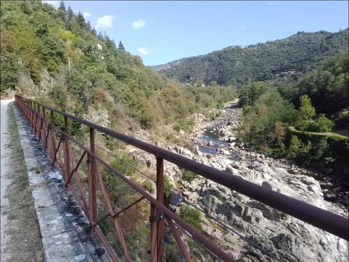 Passerelle sur L'Eyrieux