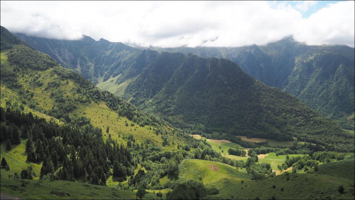 J23 : la vue du chemin en sortant d'Azet