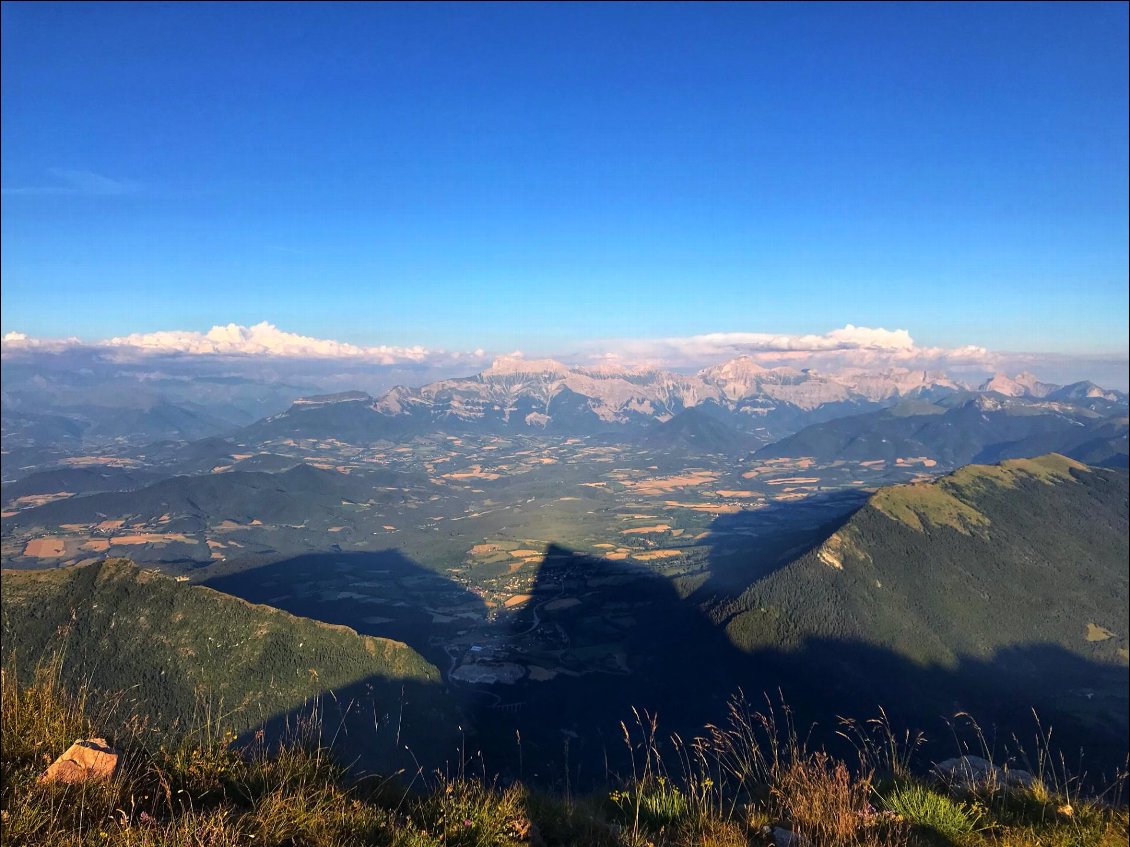 L'ombre projetée du Mont Aiguille sur la vallée du Trièves