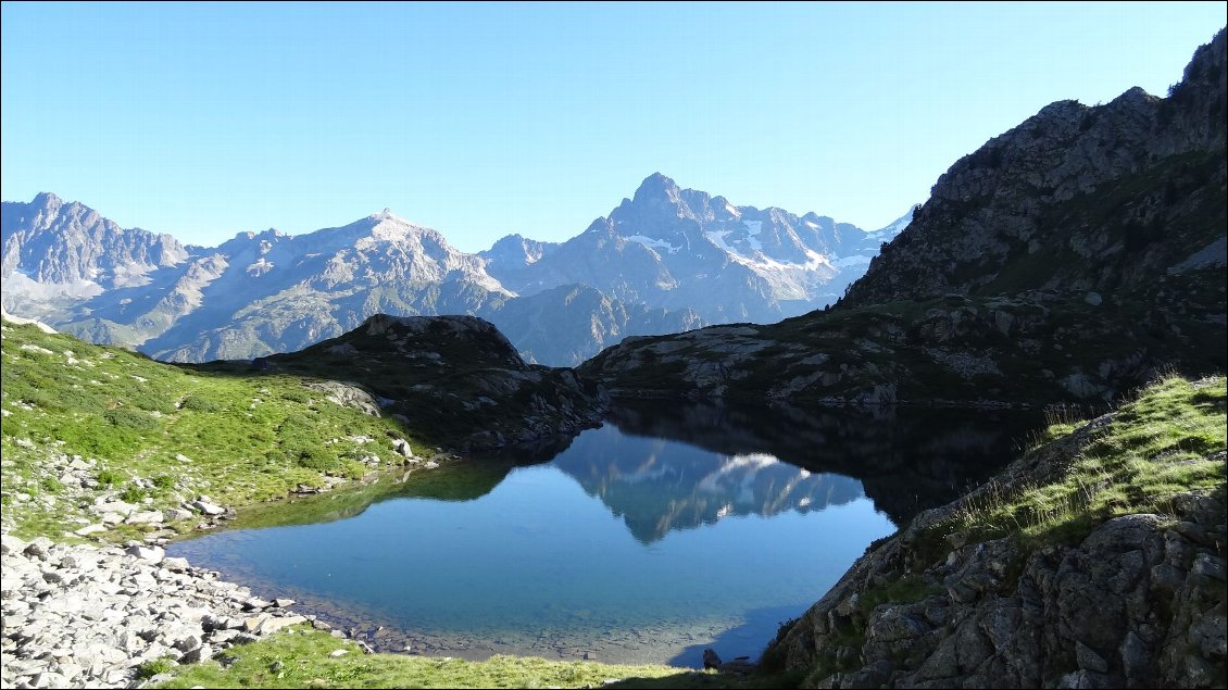 Bivouac et parapente aux lacs de Pétarel. Vallée du Valgaudemar.