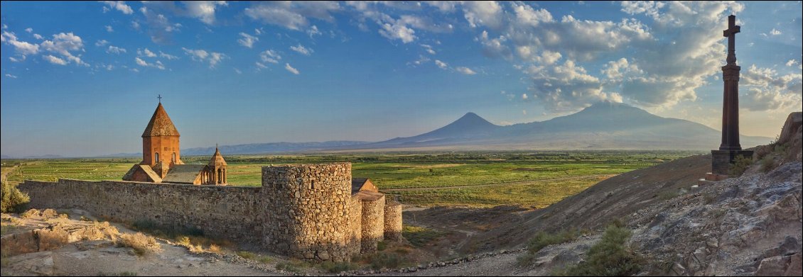 Bivouac my(s)tique !
Monastère de Khor Virap (Arménie), face à l’Ararat.