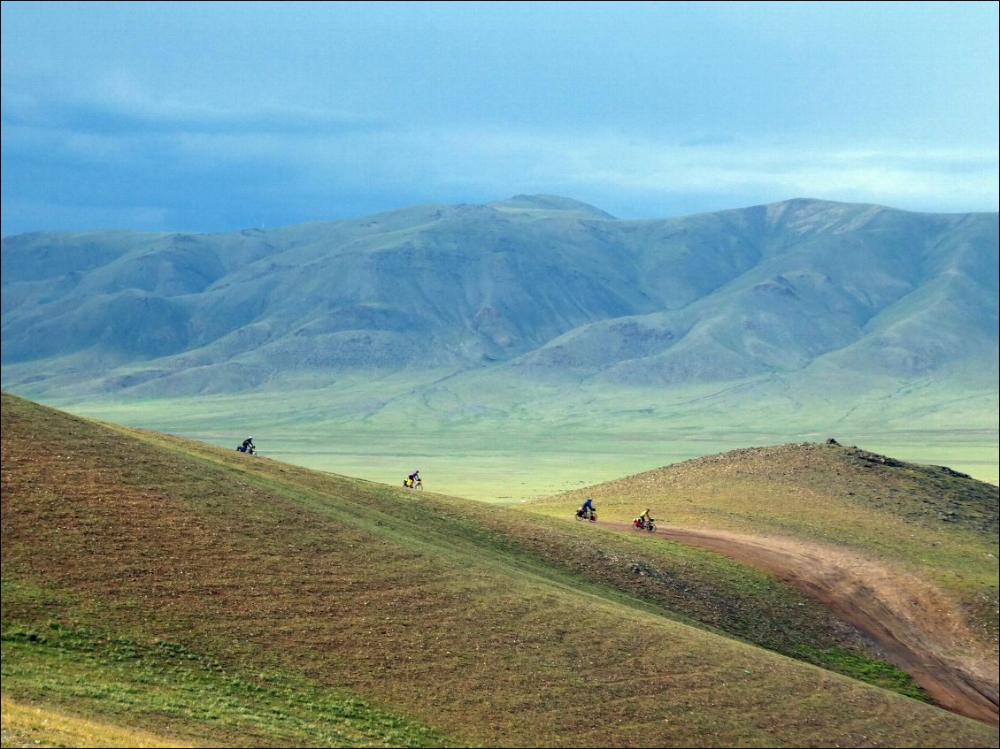 Grands espaces de Mongolie. Photo Alba Moreno Gañan et Thomas Millischer