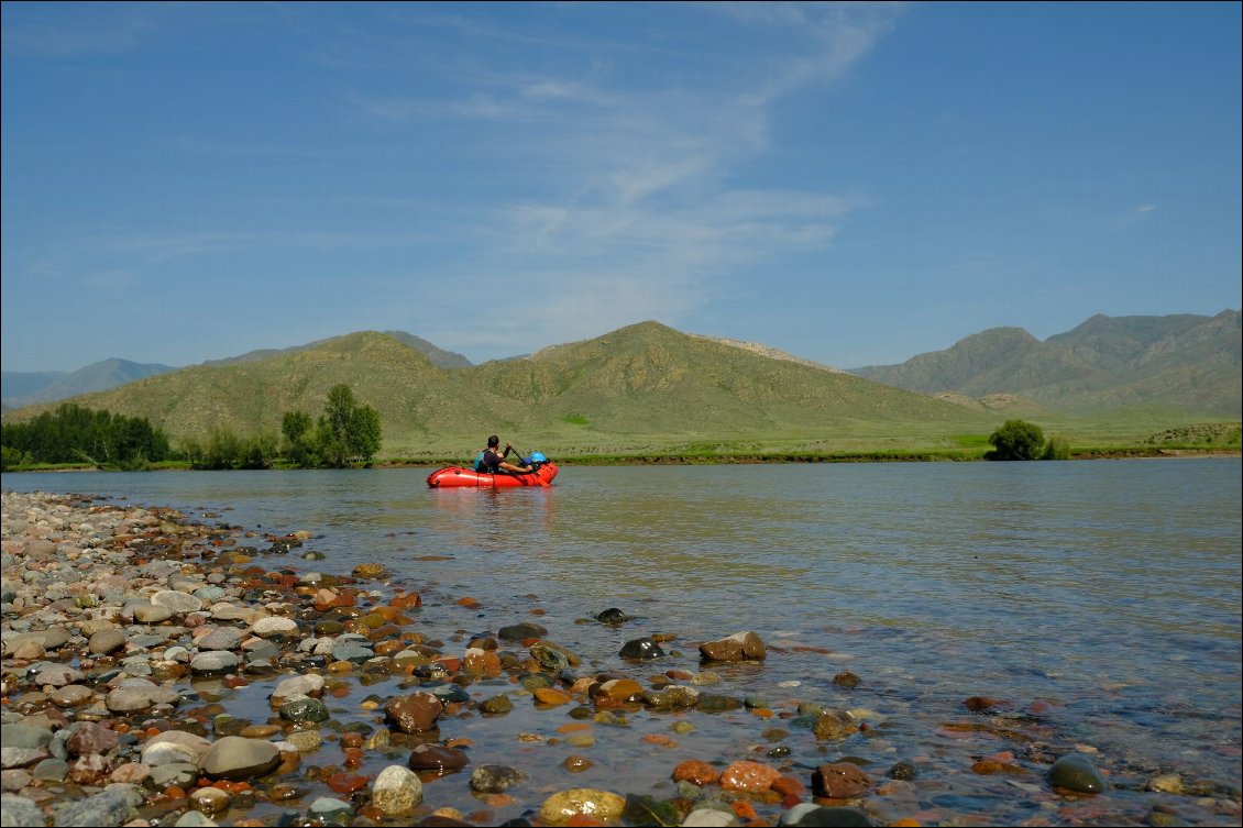 Packraft en Sibérie, ici le fleuve Ienisseï
Photo Hugues Le Tennier