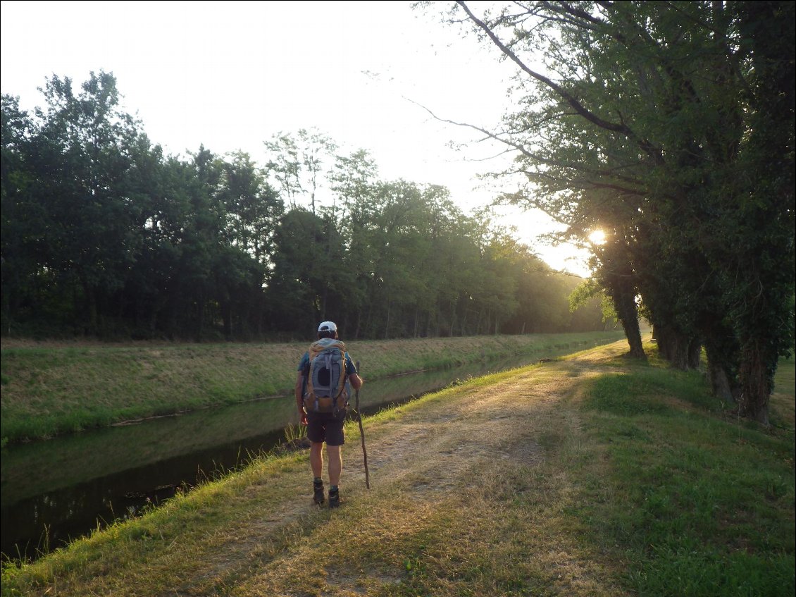 Sur le GR le long du canal