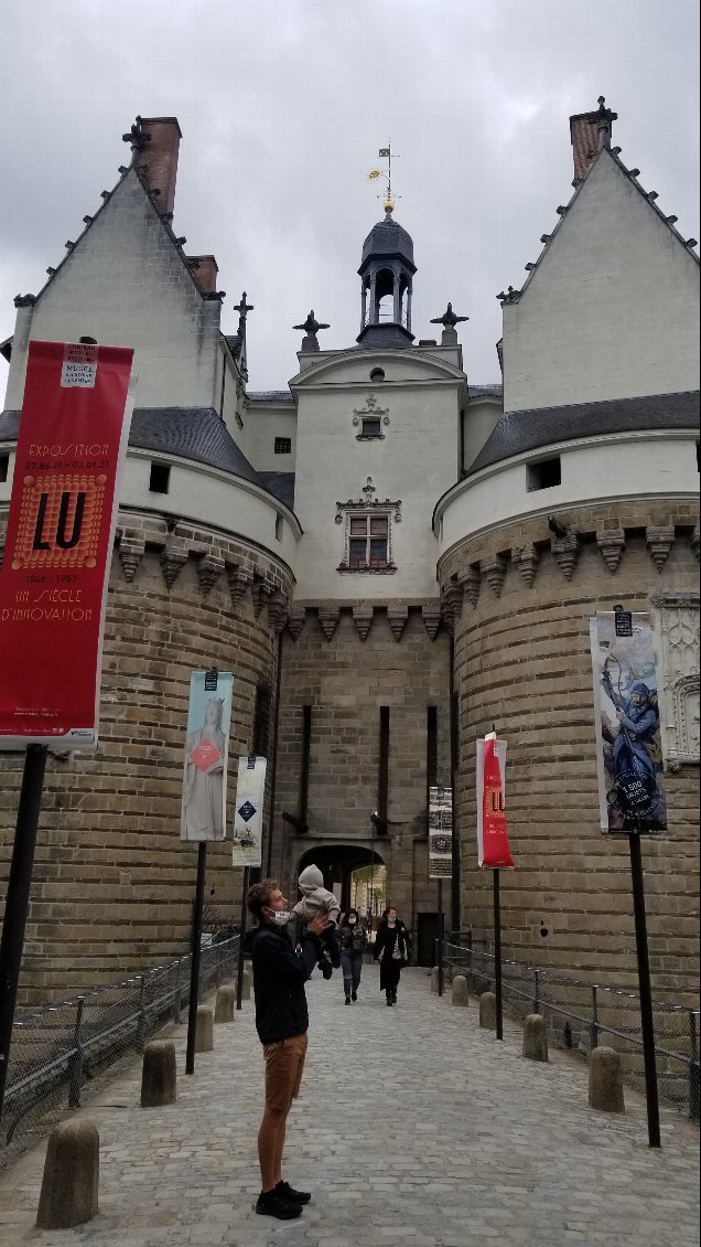 arrivé à Nantes, les velos sont à l'hotel, nous visitons un peu la ville