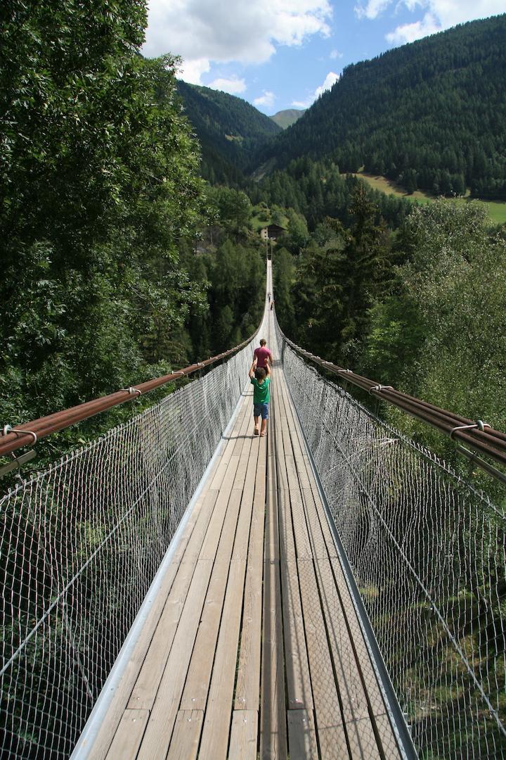 J16 : le long de la Véloroute N°1, la passerelle de Mulhebach