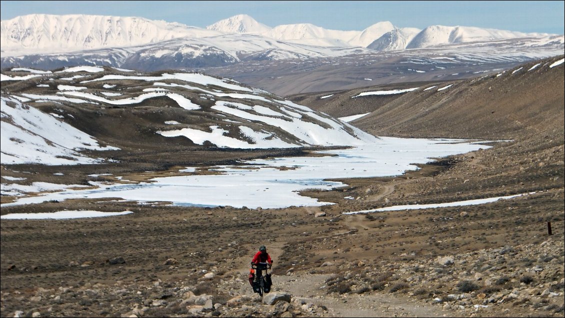 Le Wakhan, au fond l'Afghanistan