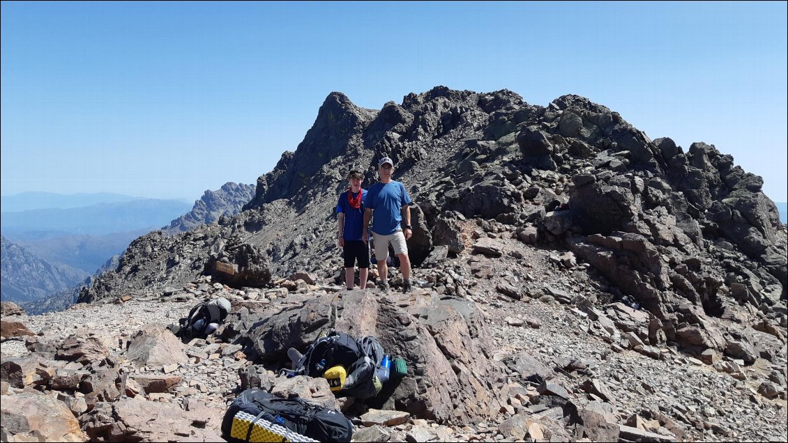 Derrière nous deux, le toit de la Corse, Monte Cinto