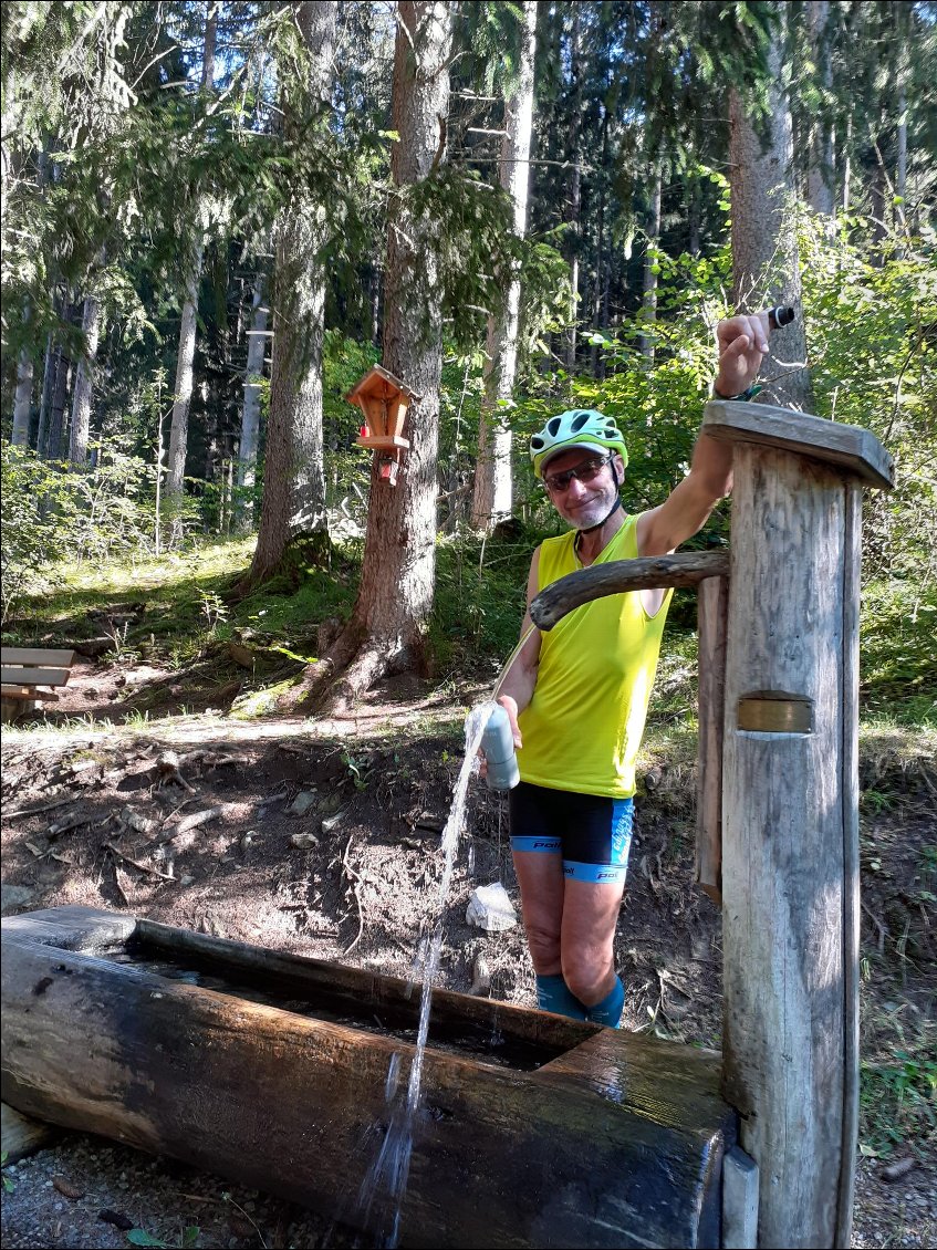 Les fontaines en bord de piste sont bien appréciées.