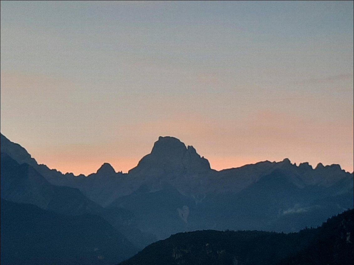 Lever de soleil sur la vallée del Cadore.