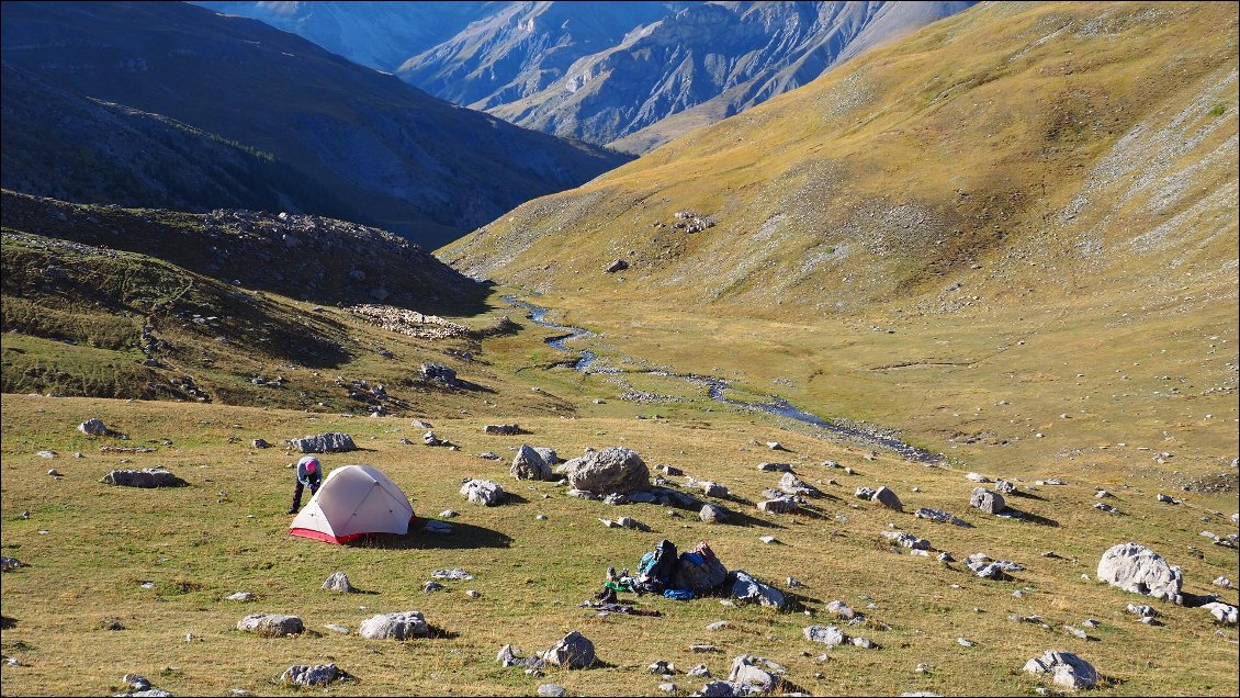 J77 : bivouac après la cabane de Sallevieille.