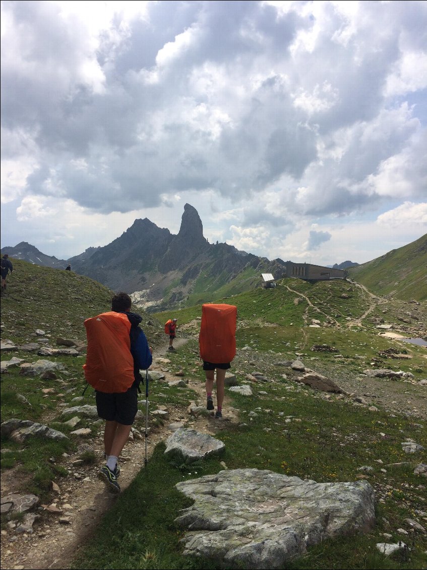 arrivée au refuge , on aura juste le temps de monter nos tentes avant de prendre un gros orage !!!