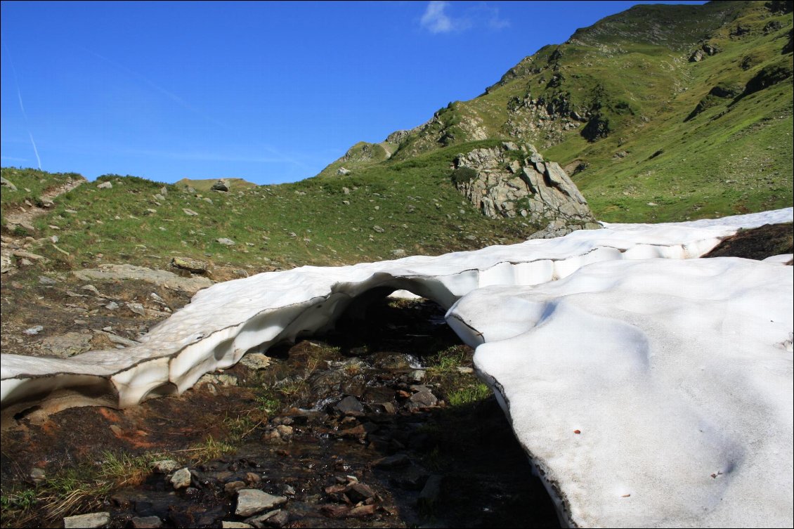 magnifique pont de neige