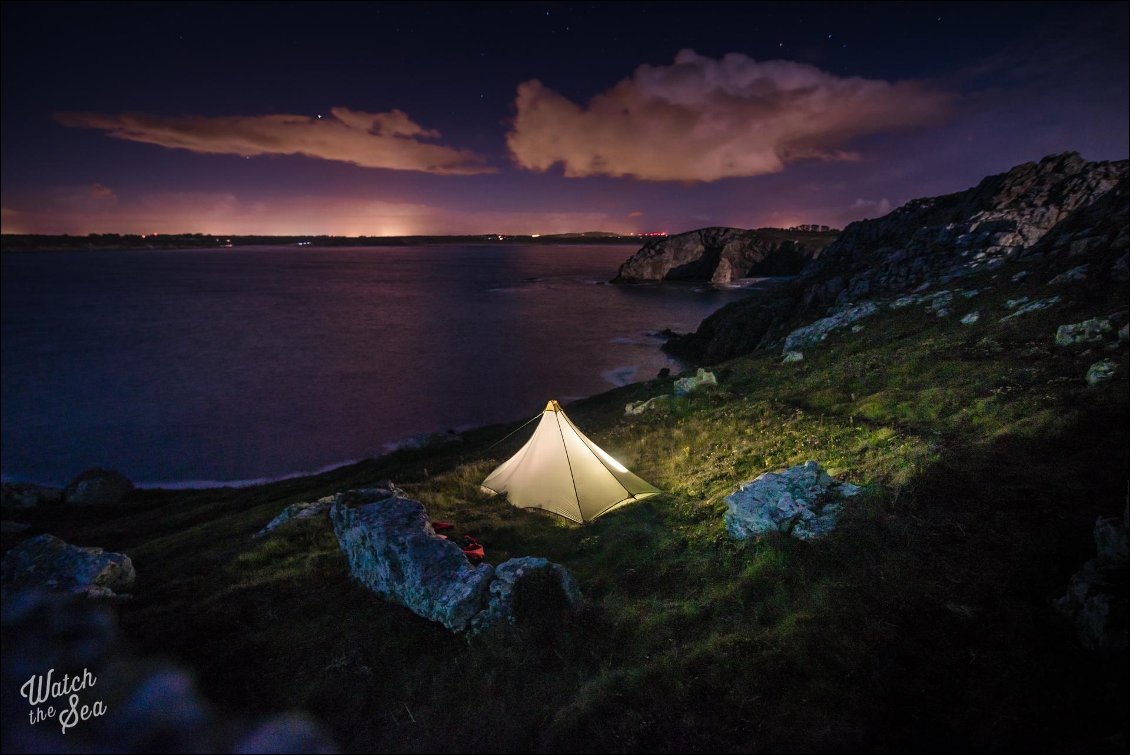 La voici, avec au loin les lumières de Brest qui nous rappellent que la civilisation n'est jamais bien loin.