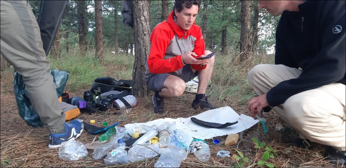 ... d'identifier et catégoriser les déchets collectés en mer et sur le rivage...