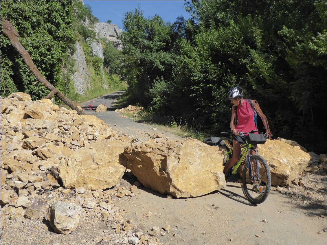 Ouille... Heureusement qu'on a le casque..!