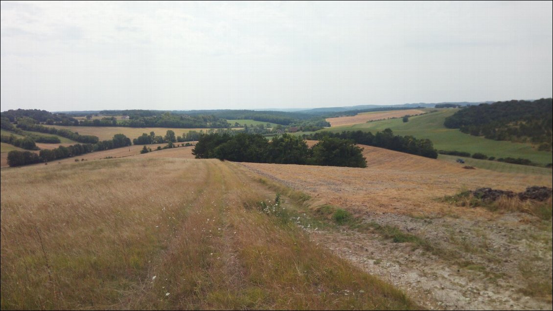 Le département est vallonné, on y trouve un peu de relief mais ce coin là était plat...