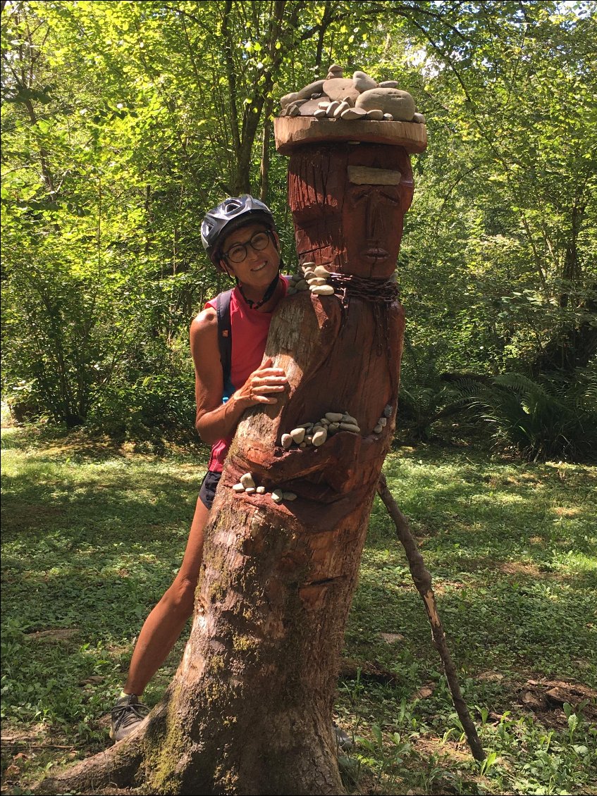 Petite séance de câlinothérapie arboricole