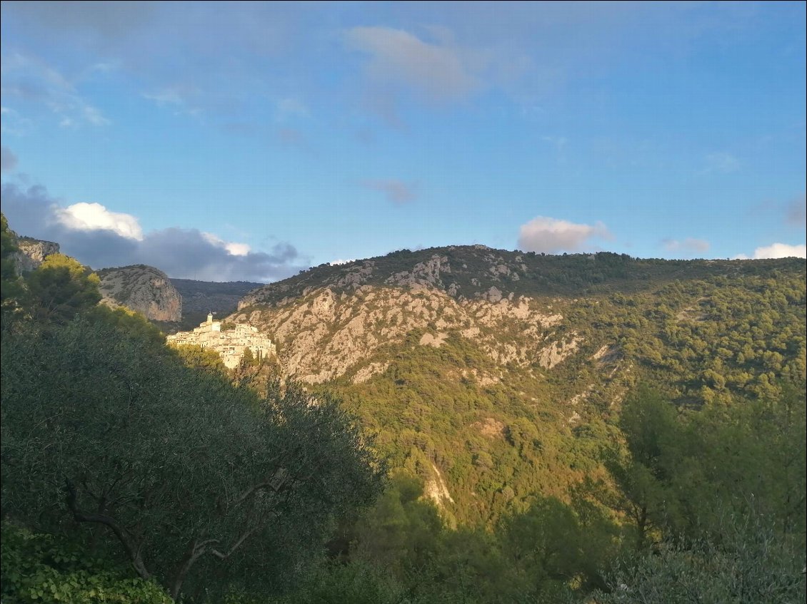 J23 : ça y est le village de Peillon est en vue !!