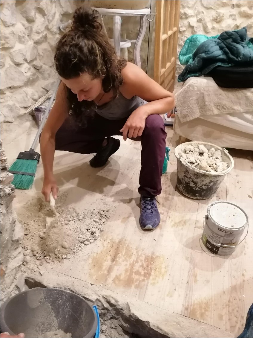 On profite de la tempête pour faire un peu de travaux dans la chambre d'amis de Pamela !