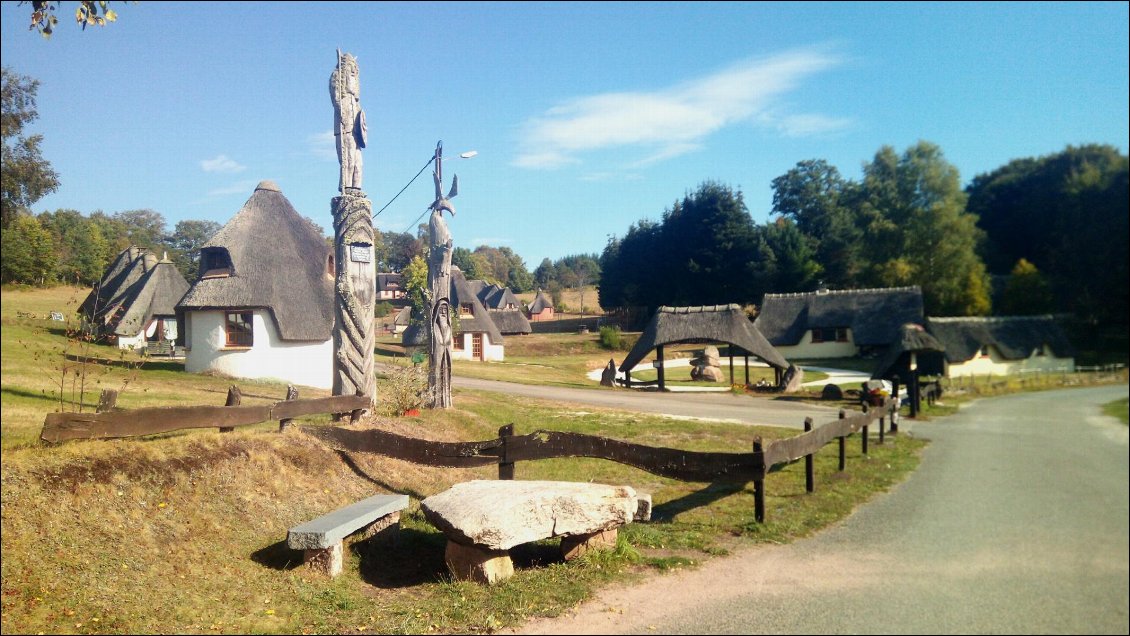 Variéras, le village des gaulois du 21e siècle