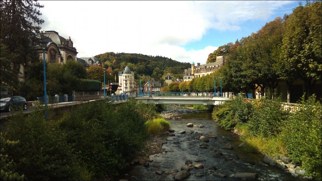 Le Bourboule, traversée par la Dordogne