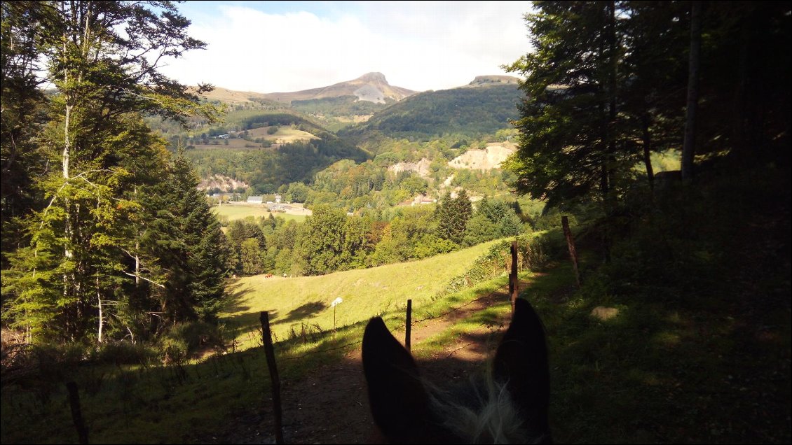 Au loin là-haut c'est Banne d'Ordanche, on passera bien plus près en 2019 (bientôt un autre récit !)