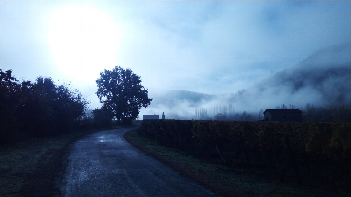 Départ au petit matin, dans la brume