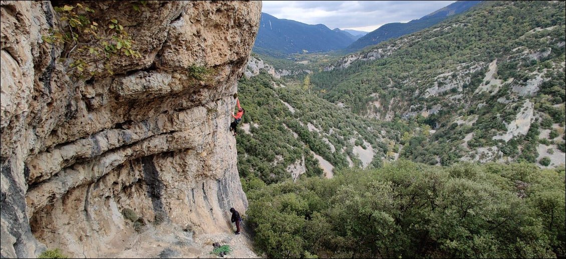 Grimpe glaciale à Saint-Léger-du-Ventoux (84) avant un petit tour au spa pour se réchauffer !