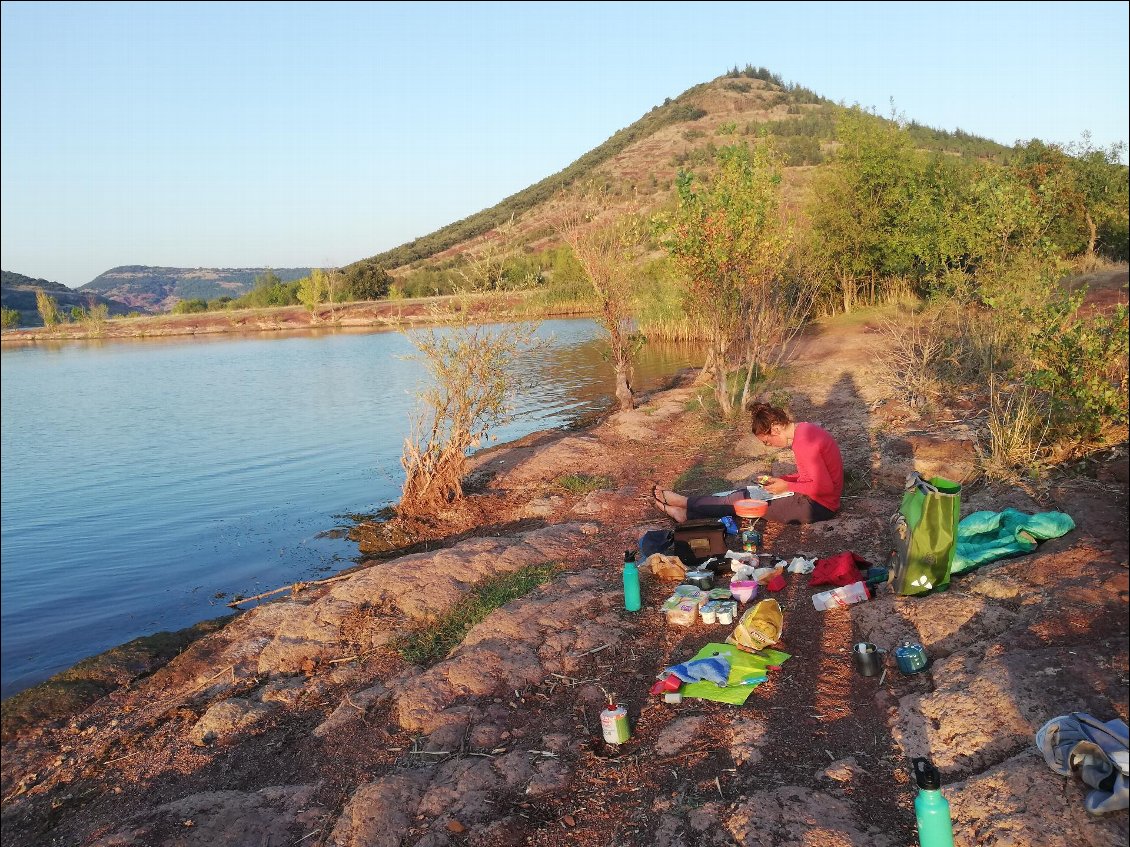 J14 : remplissage du carnet de bord au lac de Salagou