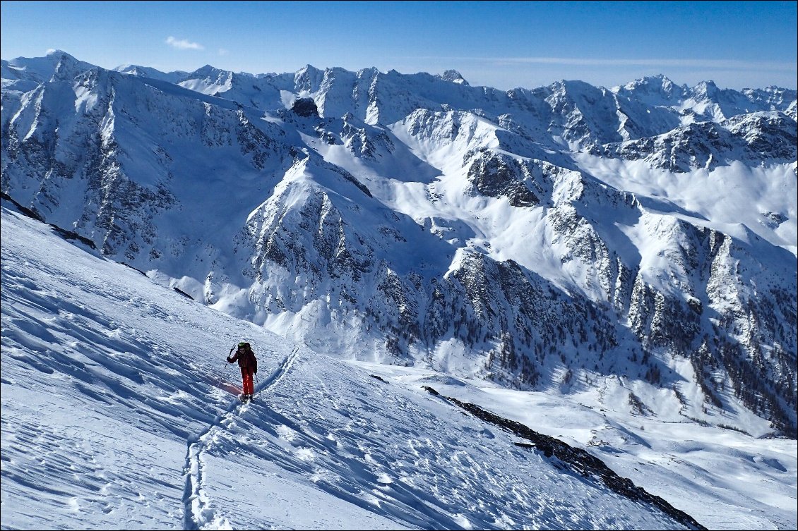 Traversée du massif à ski de rando bivouac.
Photo Guillaume Blanc