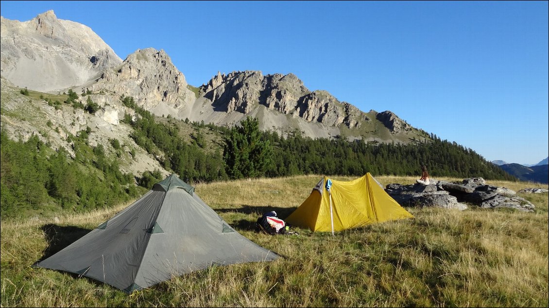 Bivouac au-dessus du lac Miroir dans le secteur de Ceillac.