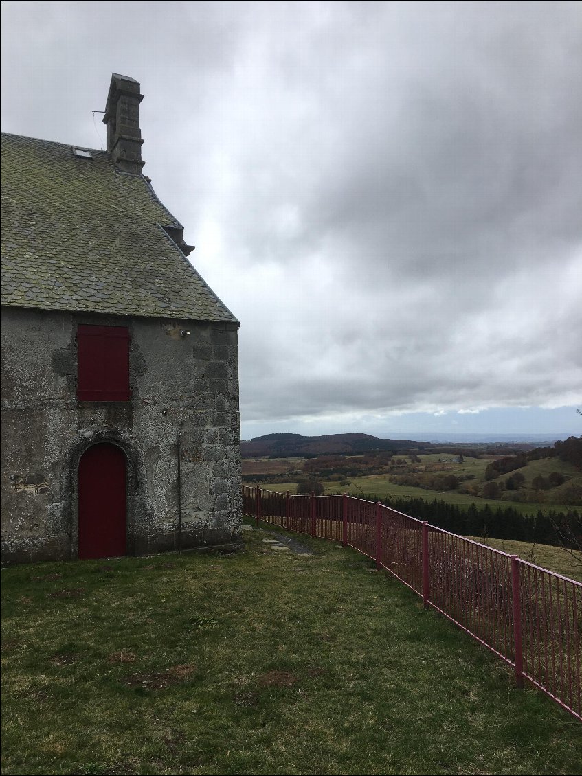 Notre Dame de Vassivière, le sommet du chemin de croix !  avant l'arrivée à Super-Besse