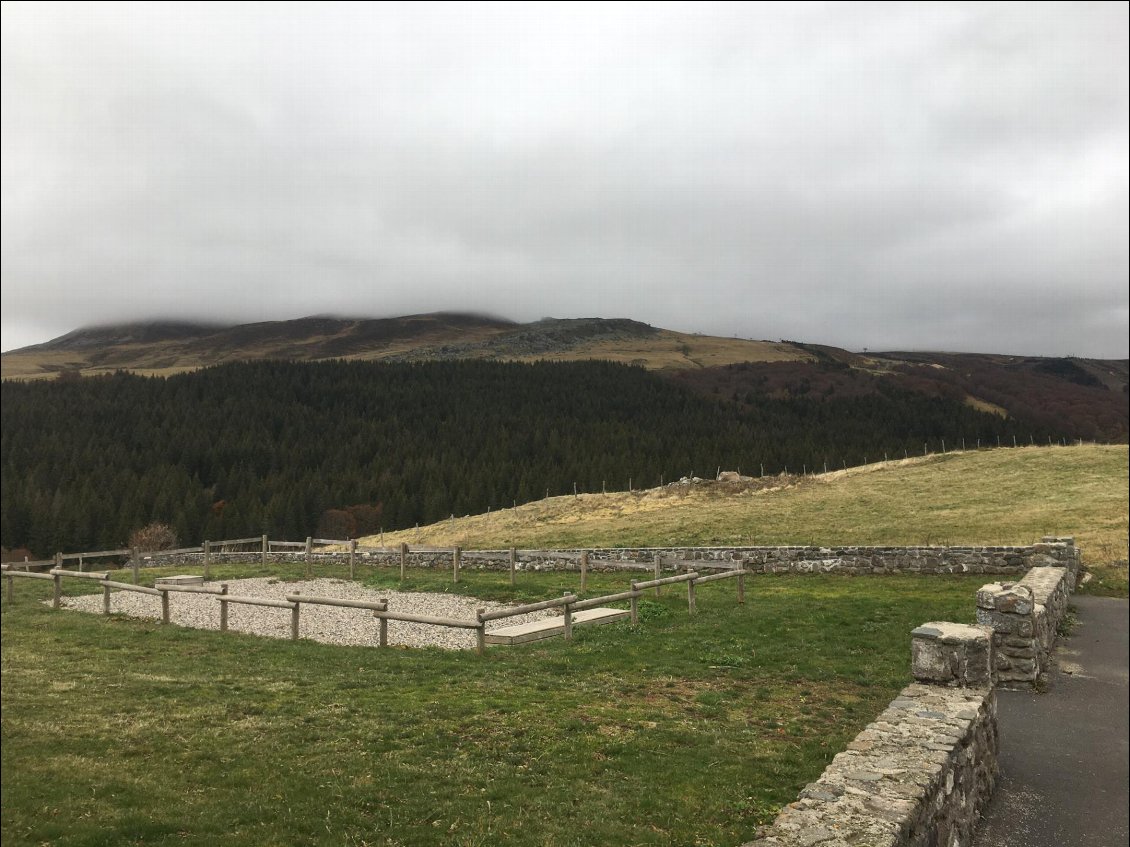 Ca vaut le coup de monter au Sancy ??? vue depuis ND de Vassivière...
