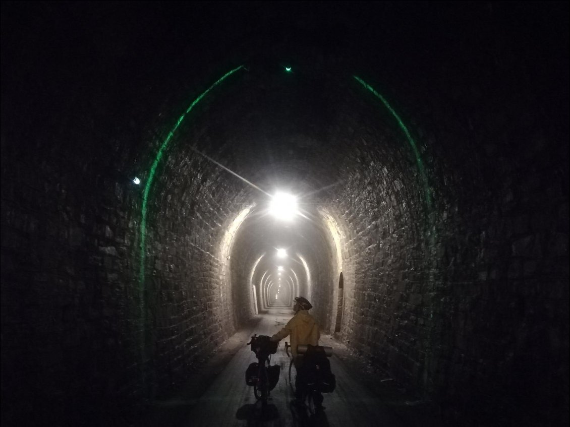 On retrouve de nombre tunnel sur la voie vert Passa Païs 