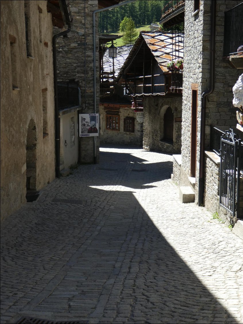Chianale et Pontechianale très beau village italien