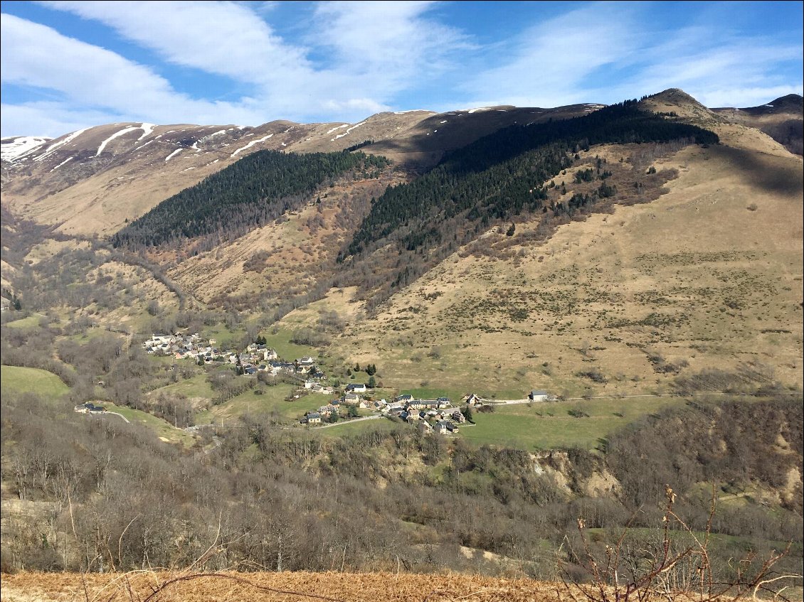 Vue sur St Paul d'Oueil et les crêtes de la veille