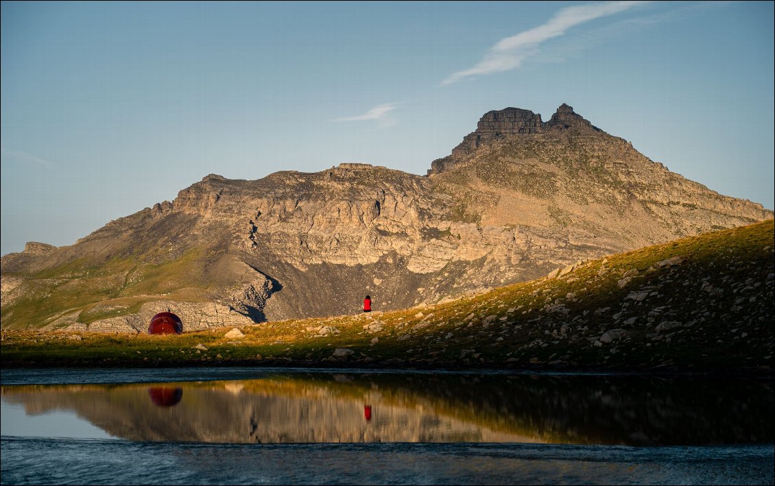 Réveil en douceur au bord d'un des lacs de l'Estrop.