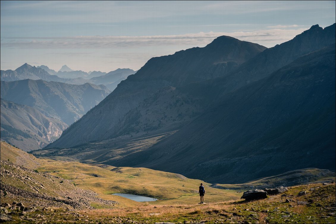 Au col de Gialorgues, un coup d'oeil vers le nord, où la GTM se dirige.