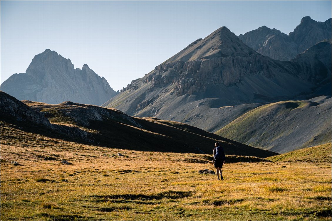 Vers le lac de la Montagnette, en recherche du spot de bivouac idéal.