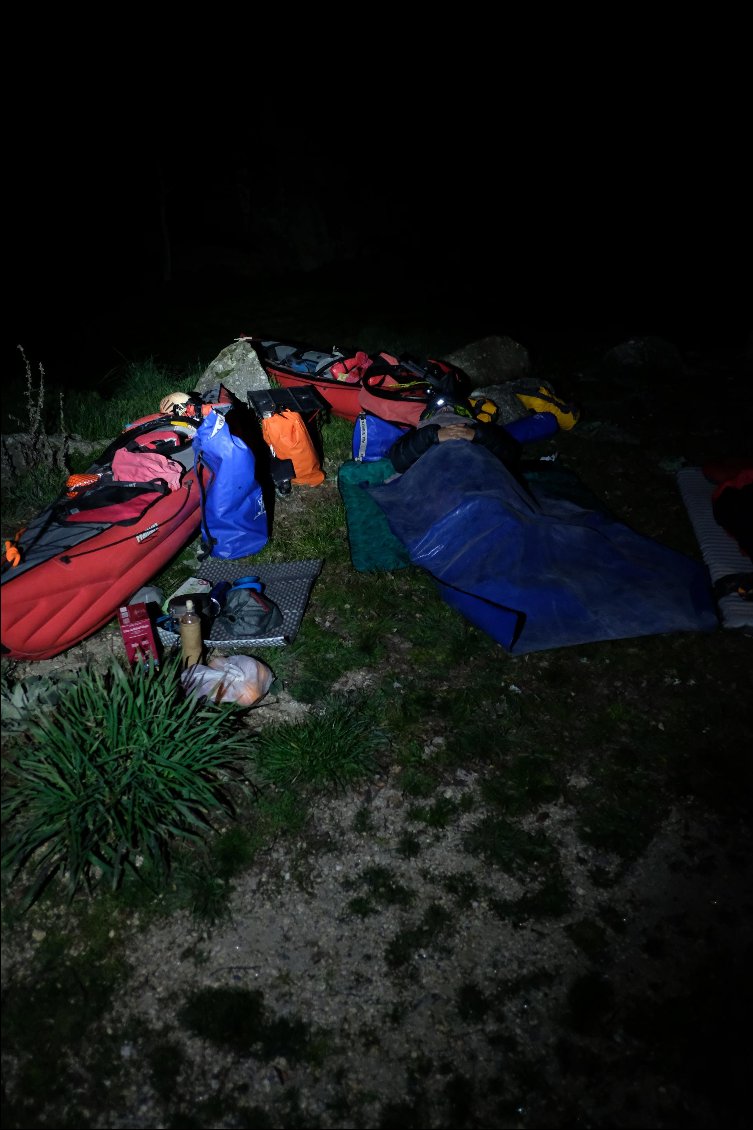 Le bivouac "voiture" à Monistrol.
A côté du Framura et du Seawave.