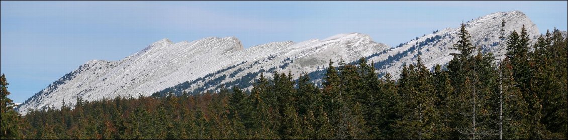 Barrière Est du Vercors vue depuis le GR 91 entre Corrençon et la Jasse du Play